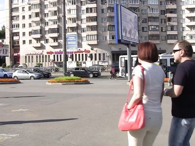 Секс втроем с русскими пикаперами в лодке на природе