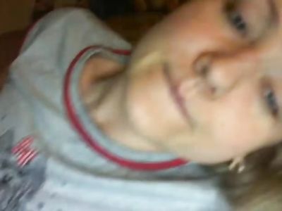 Русская мамаша ласкает пальчиками вагинальную дырочку перед веб камерой