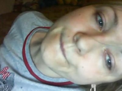 Русская мамаша ласкает пальчиками вагинальную дырочку перед веб камерой