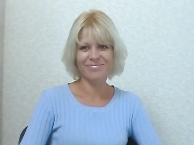 Светловолосая потаскуха в возрасте трахается на кастинге в миссионерской позе