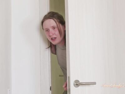 Застукал грудастую тетю за сольной дрочкой и помог ей получить оргазм