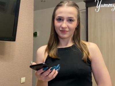 Во время съемки ролика в ТикТок подрочила другу ногами и сделала минет