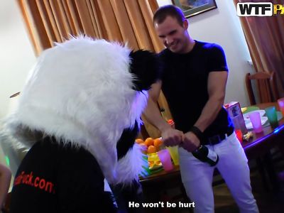 Молоденькие девушки приняли участие в порно вечеринке ч1