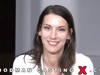 На кастинге Вудмана молодая телка впервые попробовала двойное проникновение