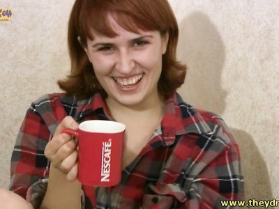 Пьяная русская телка болтает и показывает эротику на камеру