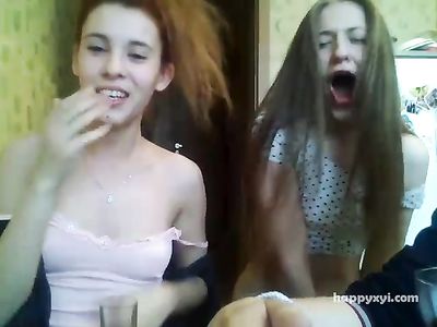 Бухие русские студентки пытаются заработать через веб камеру ч1