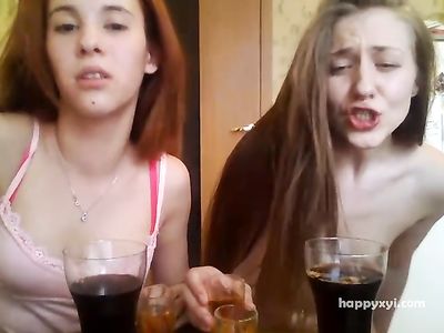 Бухие русские студентки пытаются заработать через веб камеру ч1