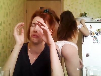 Бухие русские студентки пытаются заработать через веб камеру ч1