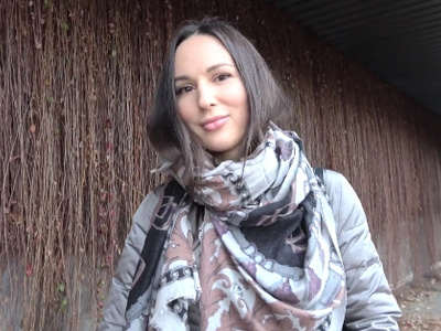 Пикапер предложил девушке помощь взамен на трах в машине