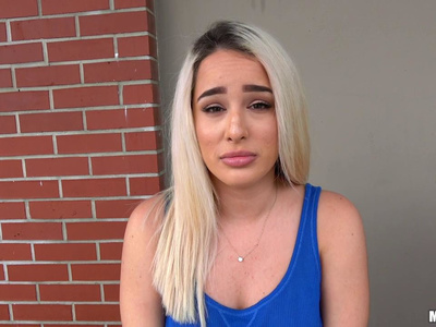 Молодая блондинка не отказалась от вагинального секса с пикапером