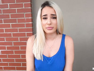 Раскрутил обворожительную незнакомую блондинку на половой акт