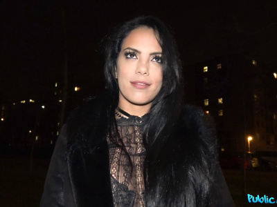 Пикапер раскрутил длинноволосую сиськастую красотку на секс