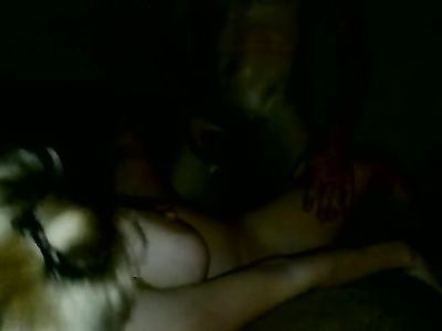 Русскую толстушку возбудили и поимели между ножек в домашних условиях