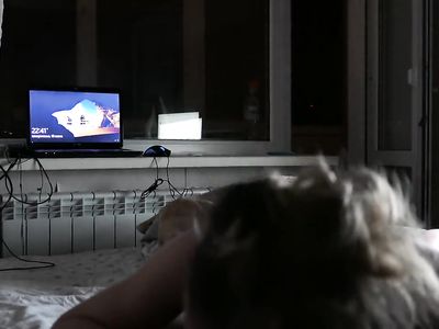 Горячий и страстный половой акт молодой русской пары перед сном